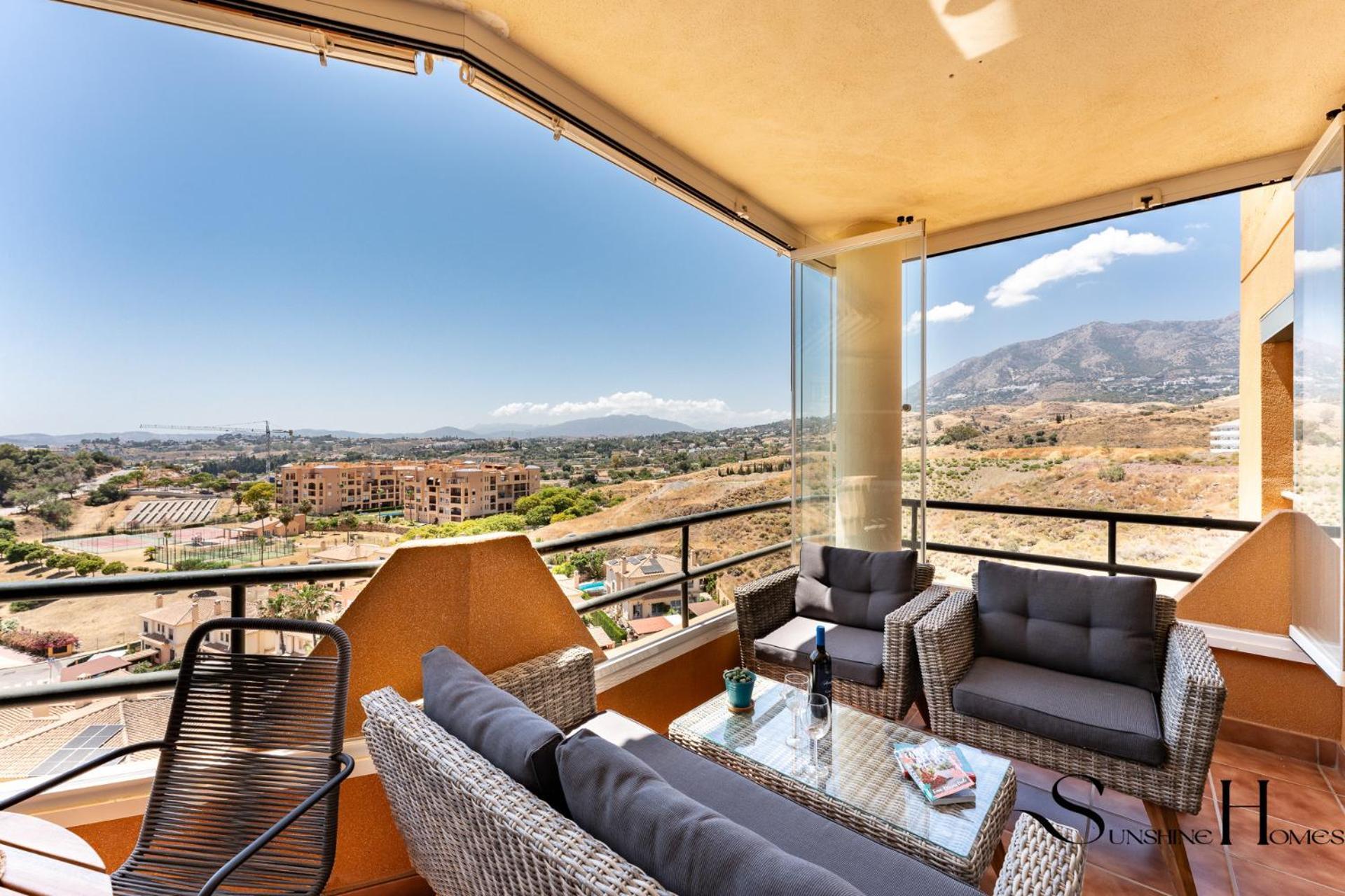 Tranquil 2 Bed 2 Bath Retreat, Pool, Parking *